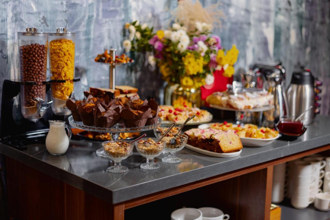 Tapis Rouge Design Boutique Hotel Batumi Zewnętrze zdjęcie A buffet of desserts